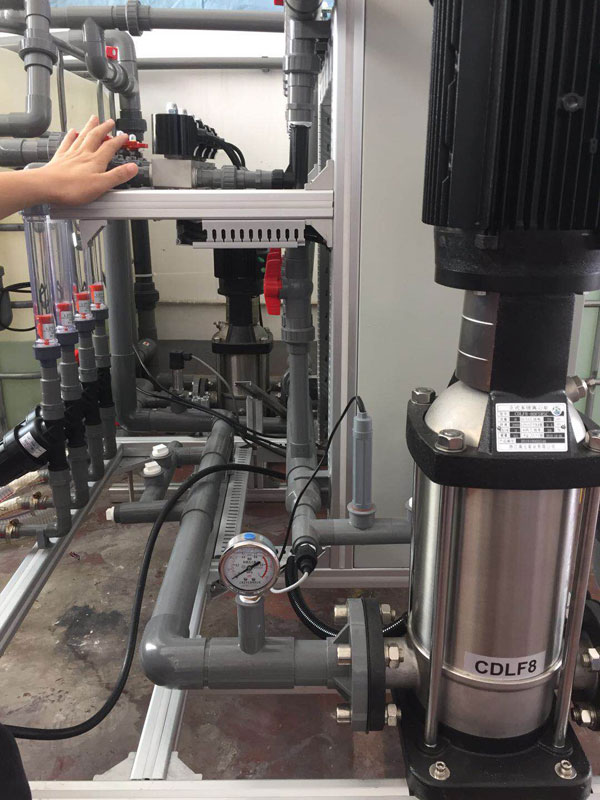 米科儀表在水肥機(jī)設(shè)備上的應(yīng)用 米科儀表在水肥機(jī)設(shè)備上的應(yīng)用